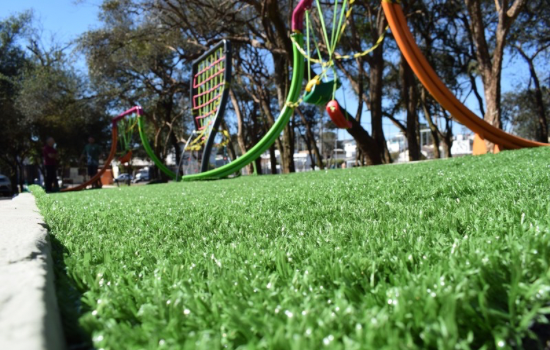 Ecoparque Romeu Scirea ganha playground com grama sintética e novas melhorias