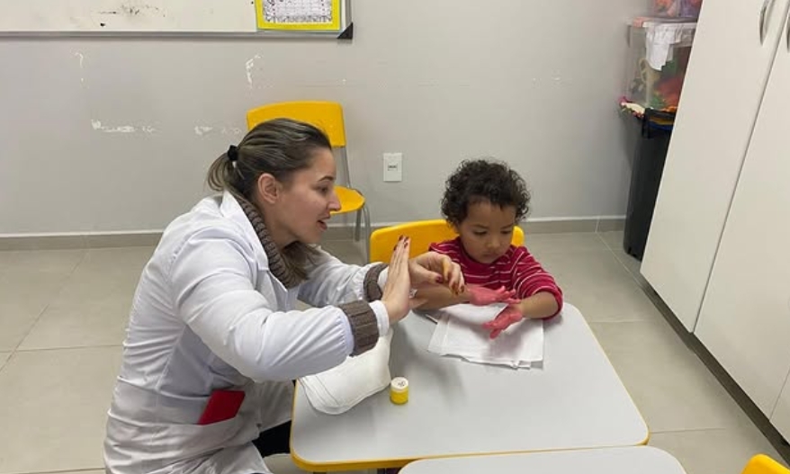 UBS Bortolon transforma aula de higiene em diversão para crianças do CEMEI Cantinho Feliz