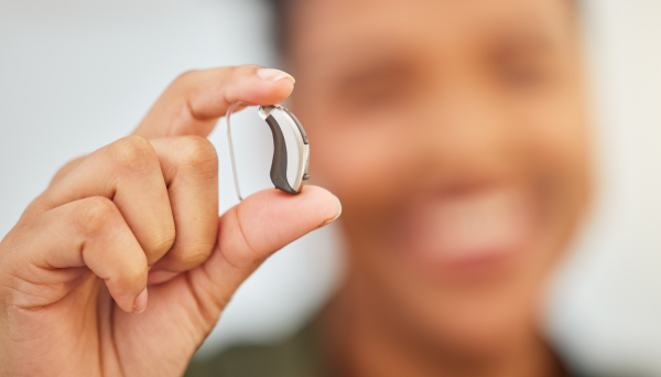 Prefeitura de Seara entrega 269 aparelhos auditivos pelo Programa “Ouça Bem”