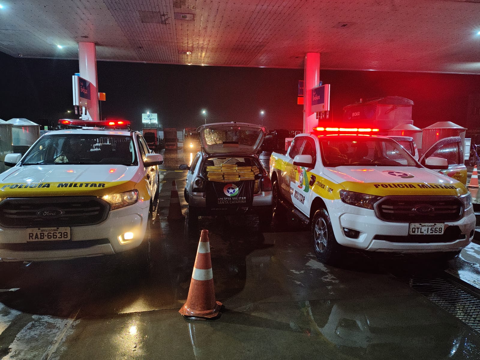 Polícia apreende 4 mil maços de cigarros contrabandeados na SC-157, em Chapecó