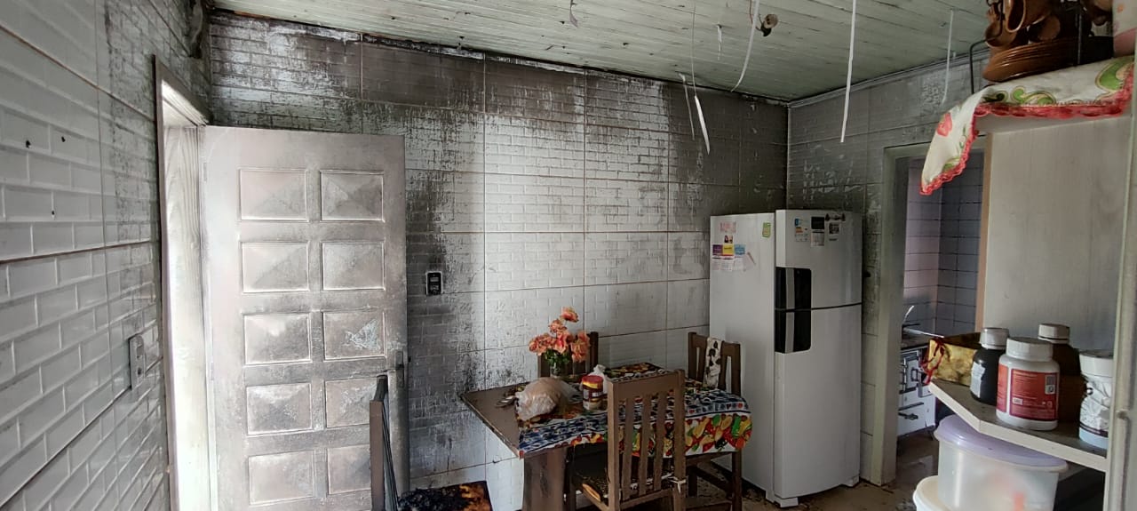 Princípio de incêndio em cozinha é controlado por populares em Maravilha