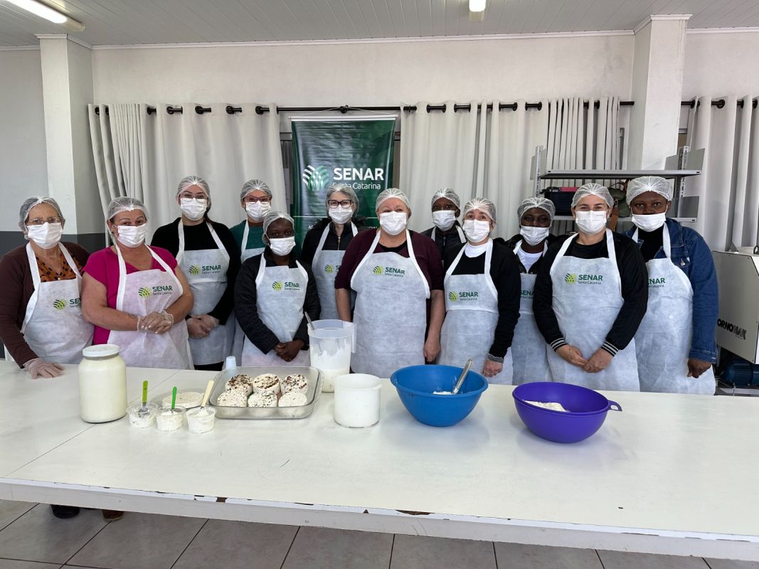 Prefeitura de Xaxim capacita mulheres em curso de produção de derivados de leite