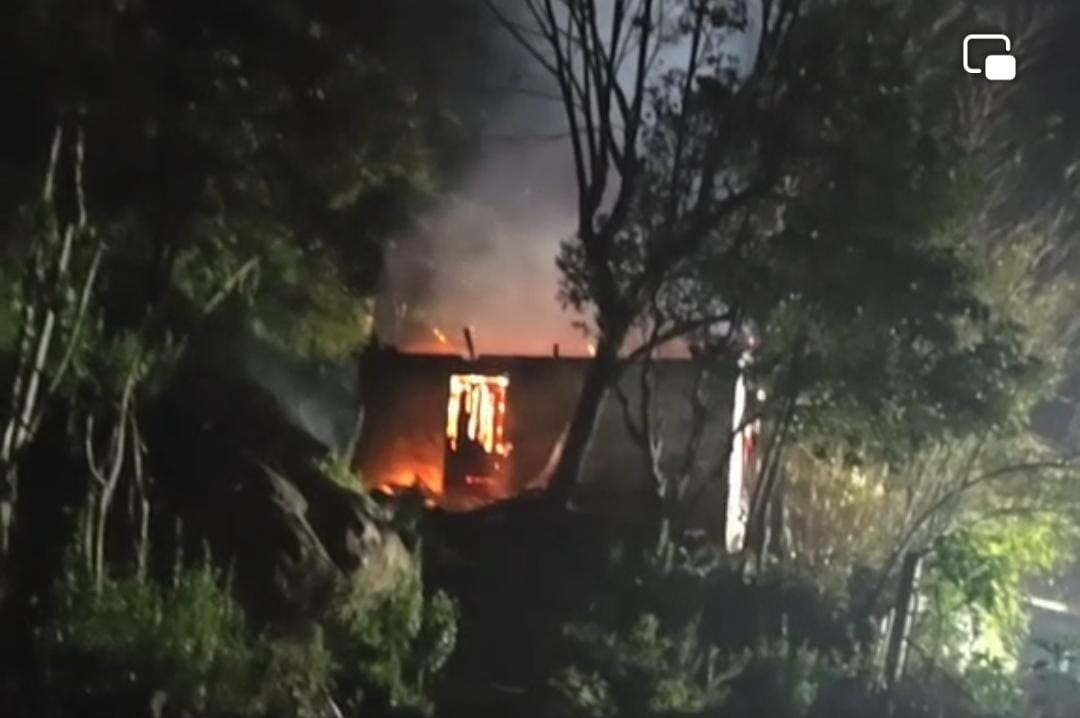 Incêndio destrói metade de residência no bairro Santa Cruz em Xanxerê