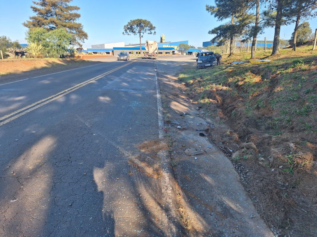 Motorista sem CNH se envolve em acidente na SC-150 em Água Doce e sofre lesões leves