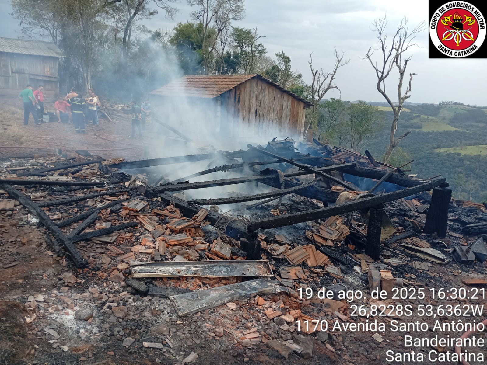 Incêndio consome galpão de madeira com prejuízo de R$ 50 mil em Belmonte
