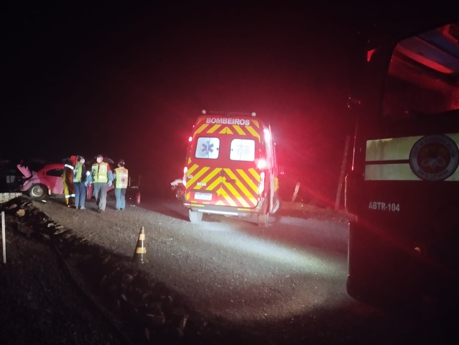 Colisão lateral em Itapiranga deixa uma pessoa morta e uma ferida no interior do município