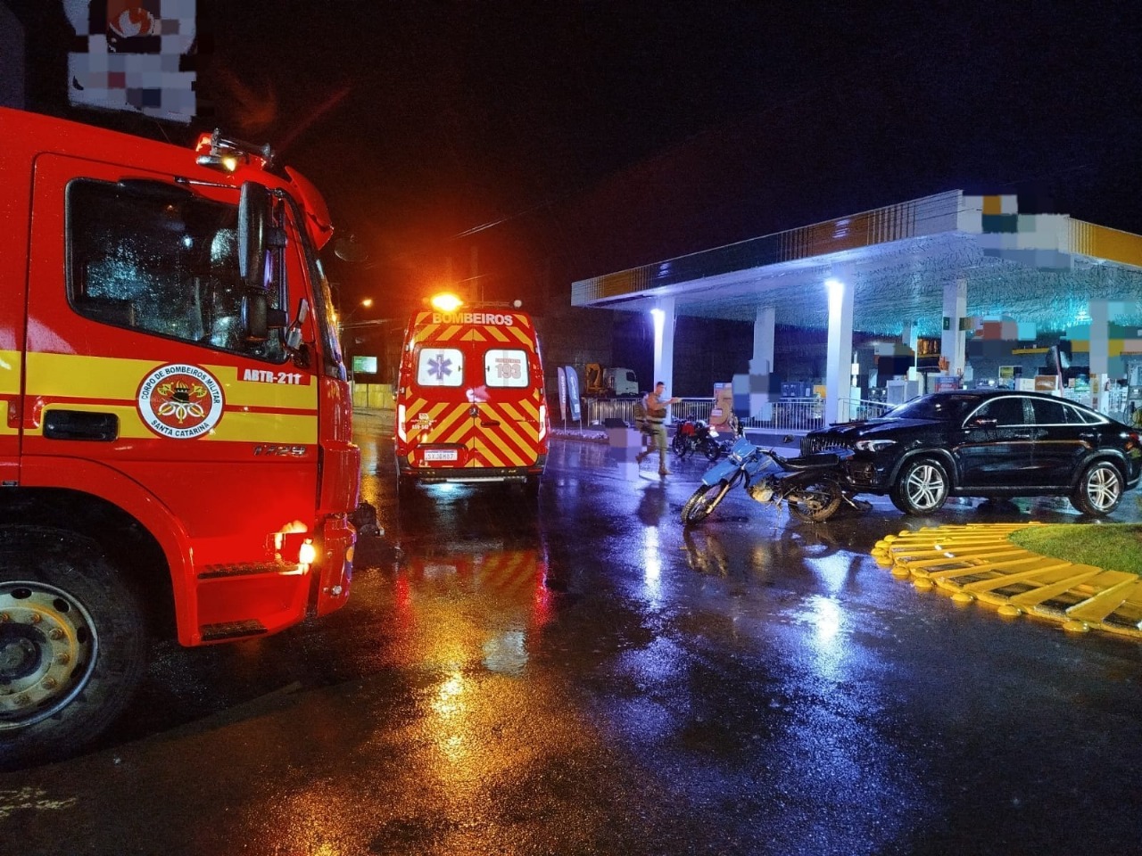 Colisão em rotatória deixa motociclista ferida no centro de Maravilha