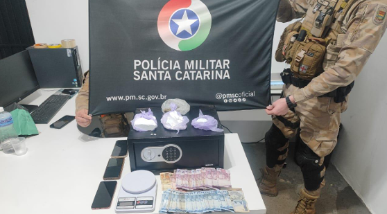 Mãe e filho são presos por tráfico de drogas em Chapecó