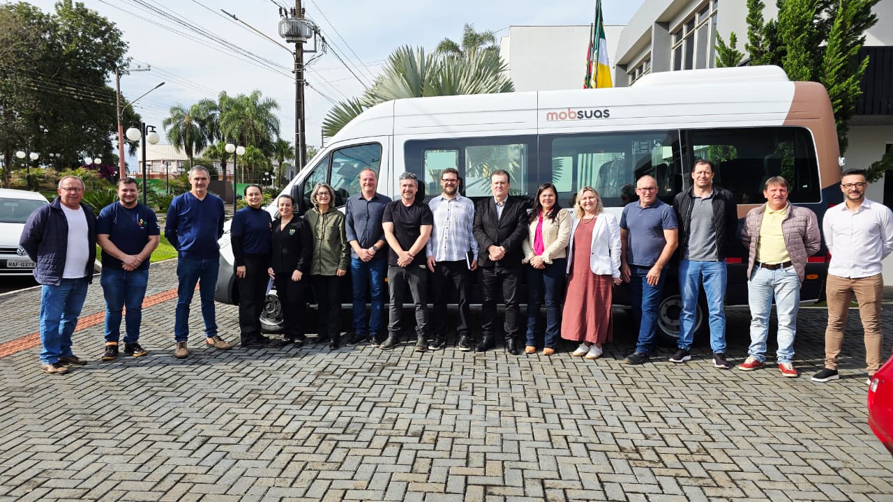 APAE de São Domingos Recebe Van Adaptada com Recursos de Emenda Parlamentar