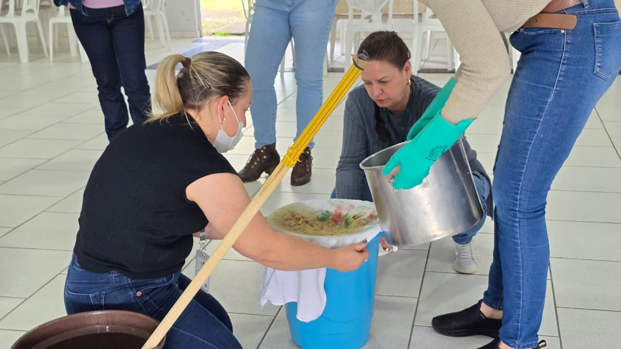 São Domingos promove curso de sabão caseiro com óleo reciclado em parceria com EPAGRI e CRAS