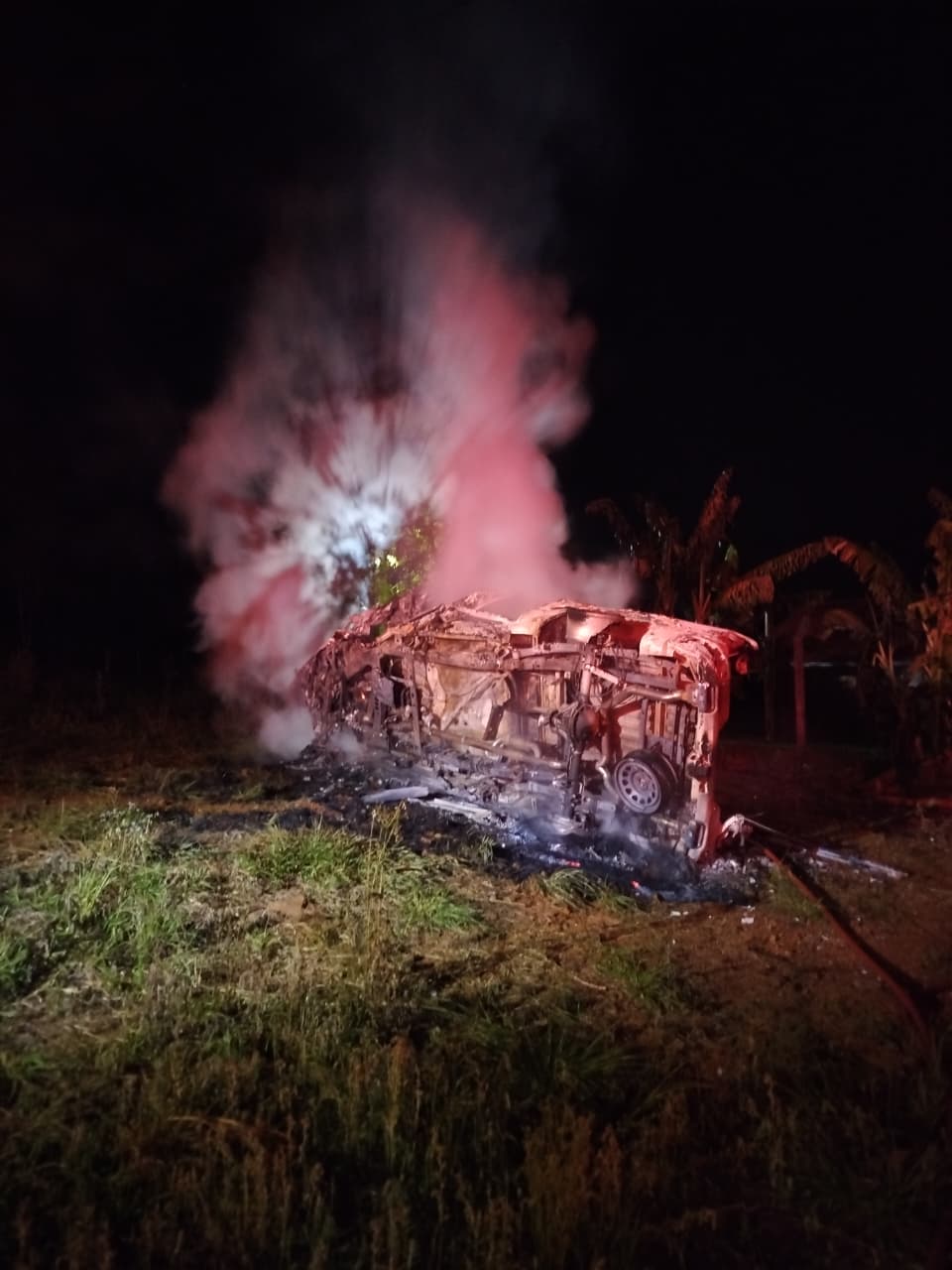 Acidente com capotamento e incêndio deixa três vítimas na SC-161 em Flor do Sertão