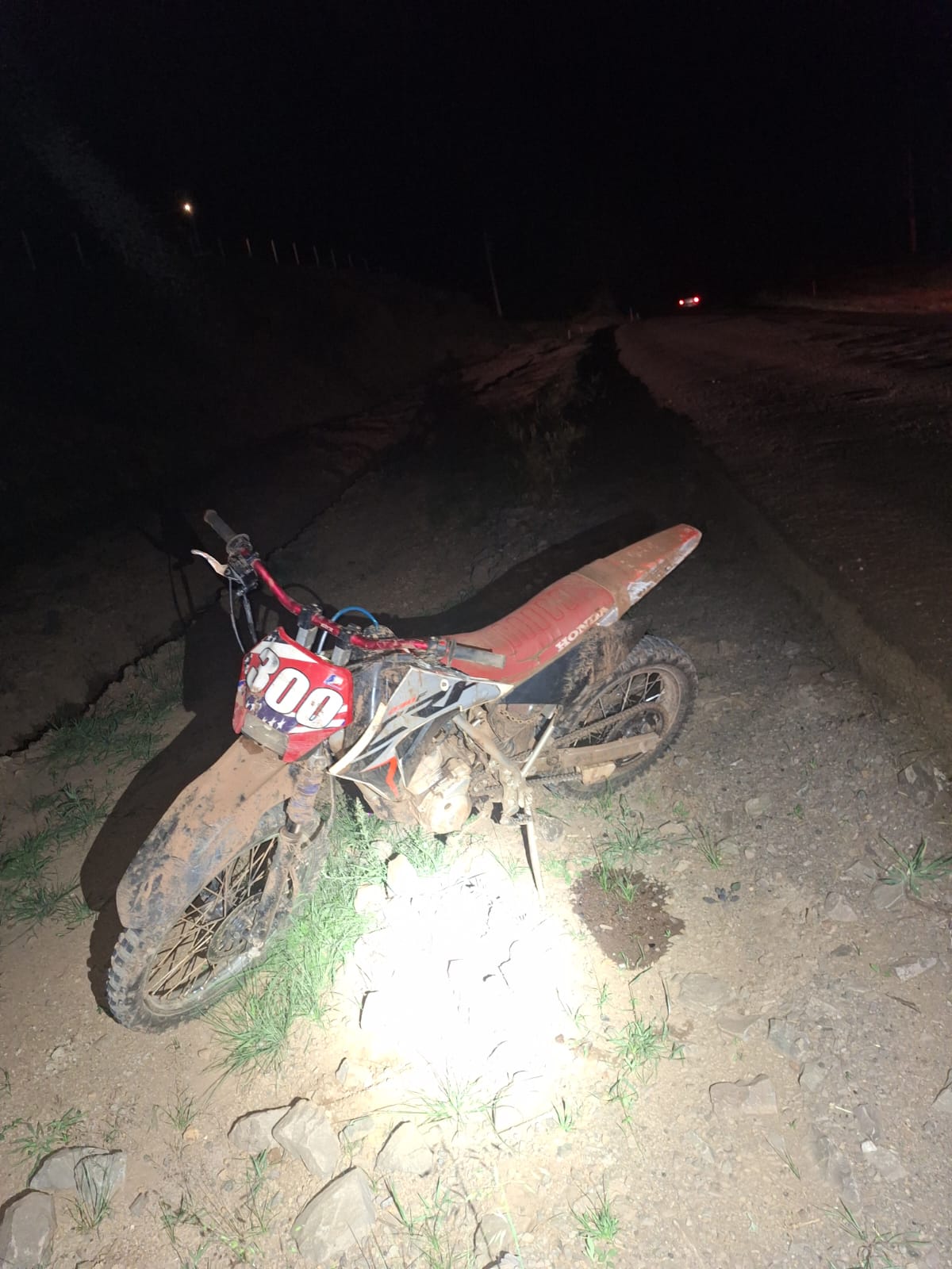 Motociclista se fere gravemente em queda na SC-305 em São Lourenço do Oeste; moto tinha sinais de adulteração e cerveja foi encontrada