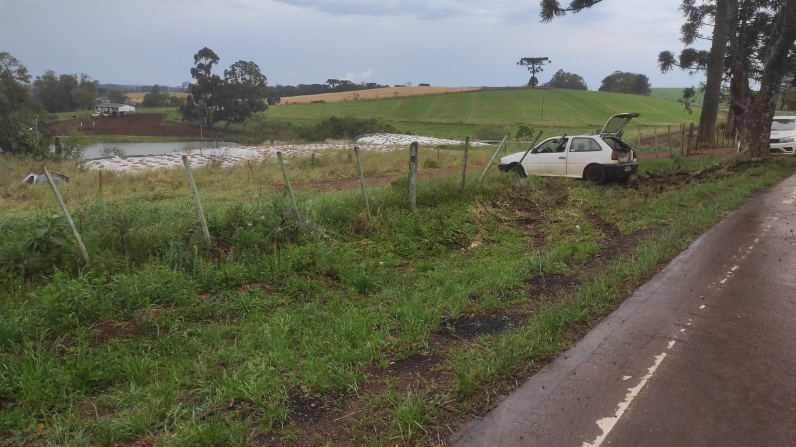 Dois carros se envolvem em acidente na SC-161 em Anchieta; não há feridos
