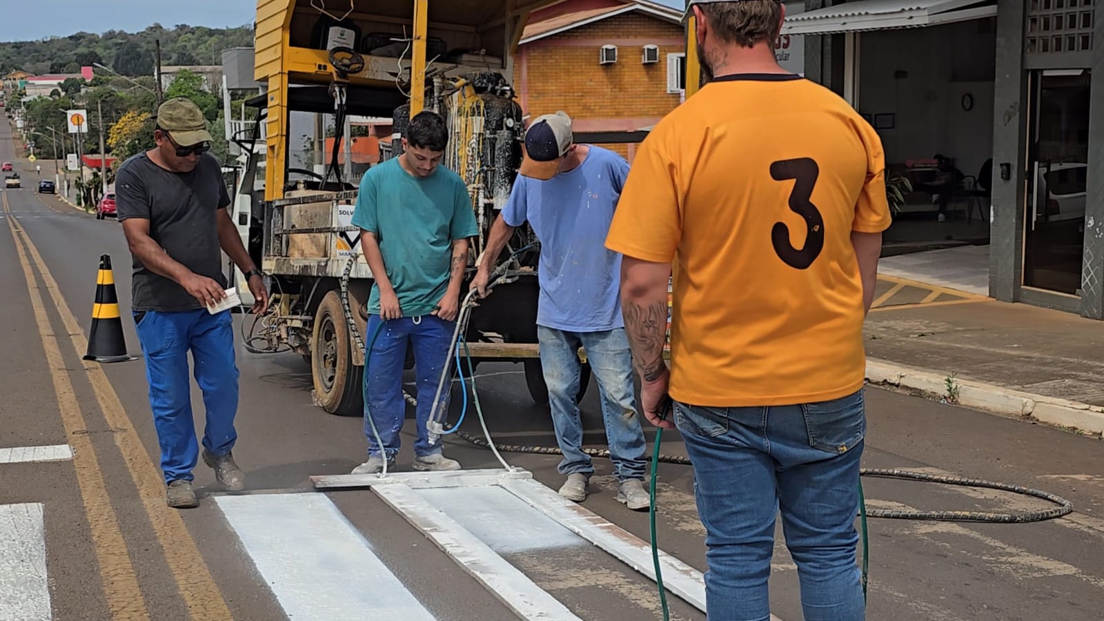 São Domingos inicia revitalização de faixas de pedestres para reforçar segurança no trânsito