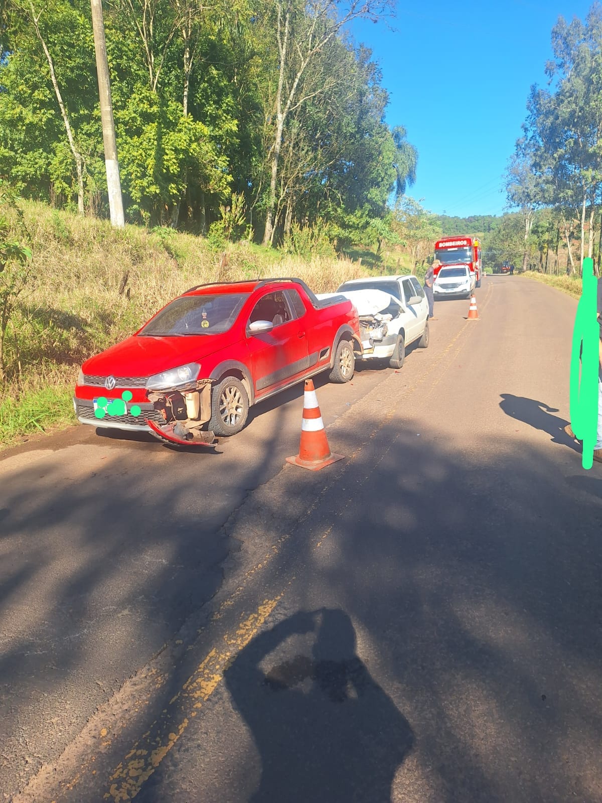 Colisão traseira entre Saveiro e Uno deixa uma ferida na SC-305 em São Lourenço do Oeste