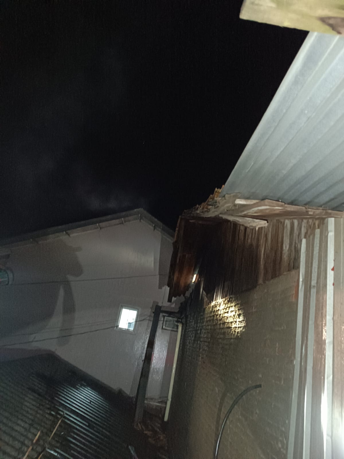 Bombeiros controlam princípio de incêndio em indústria em São José do Cedro