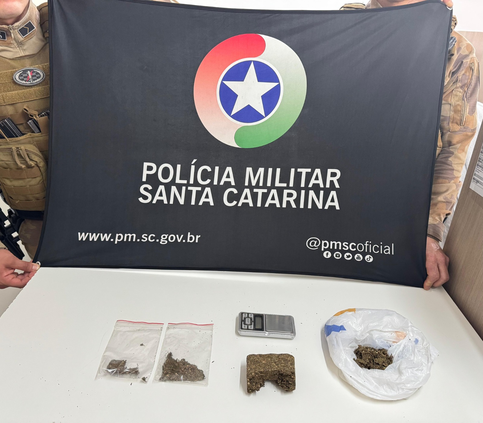 Polícia Militar prende três por tráfico de drogas em Xanxerê; menor é apreendido