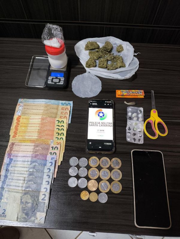 Pai é preso em Pinhalzinho após deixar filha trancada em casa e ser flagrado sob efeito de drogas