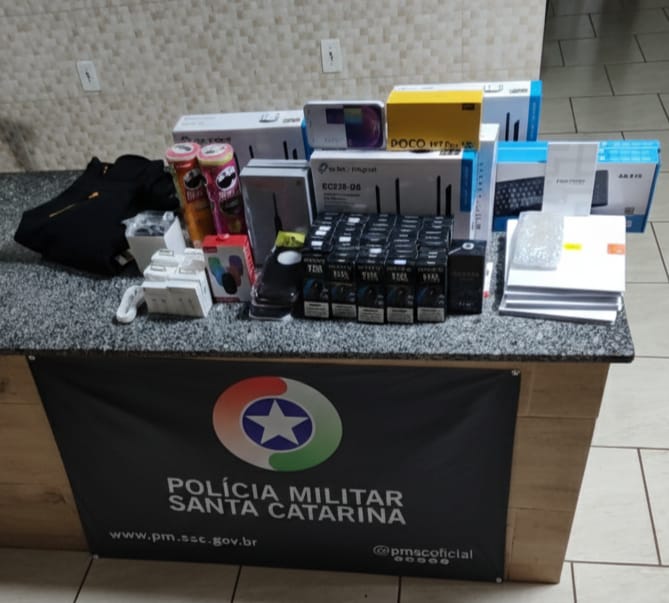 PMRv apreende 48 cigarros eletrônicos em compartimentos ocultos de veículo em Abelardo Luz