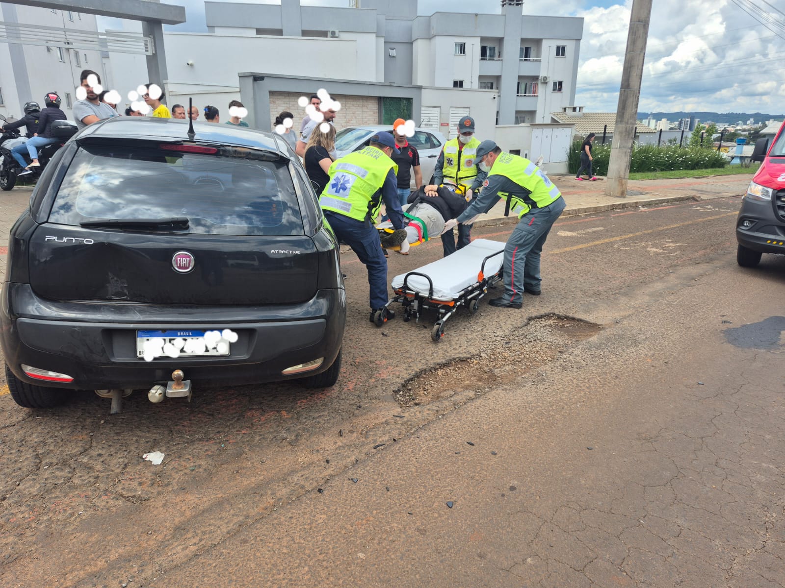 Acidente entre carro e moto em Xanxerê deixa motociclista com ferimentos leves