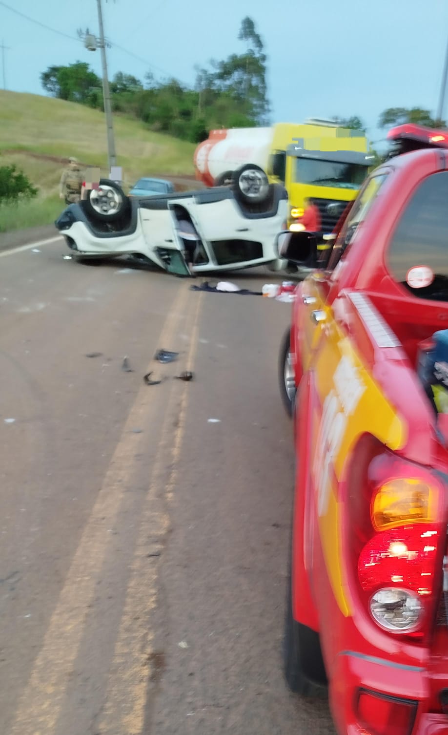 Bombeiros realizam resgate técnico em colisão frontal na SC-492 em Maravilha