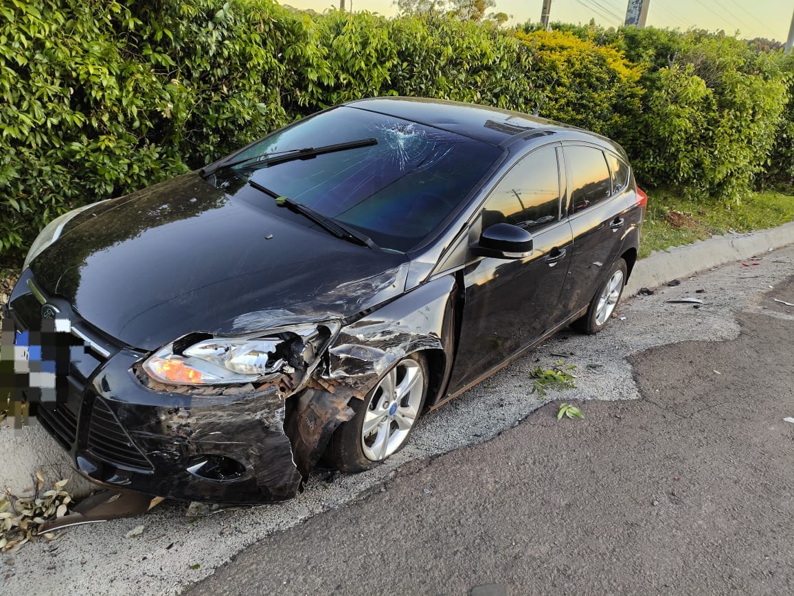 Colisão traseira na SC-480 em Chapecó causa danos materiais entre Voyage e Focus