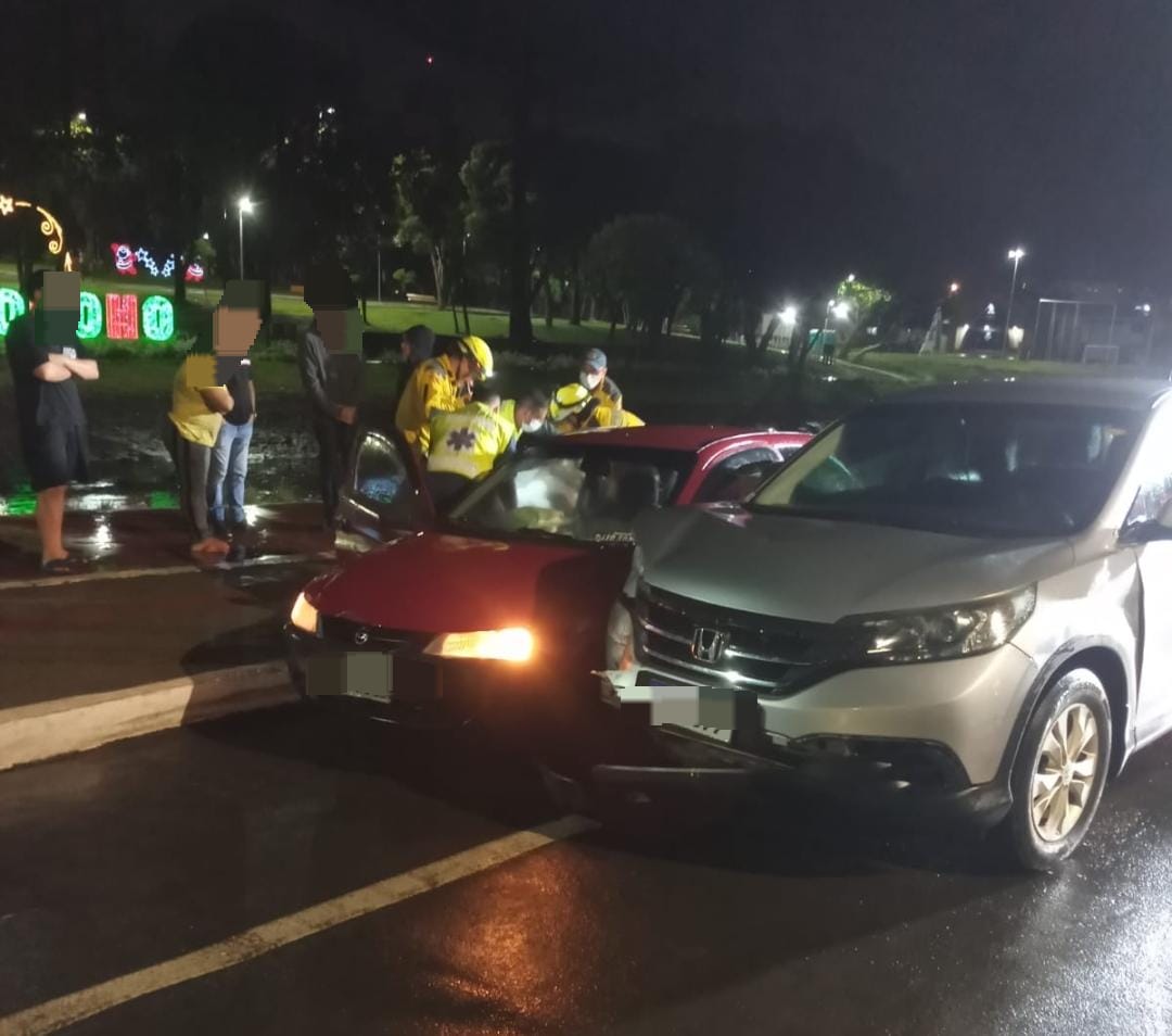 Colisão entre três veículos no centro de Xanxerê deixa dois feridos; um motorista fugiu
