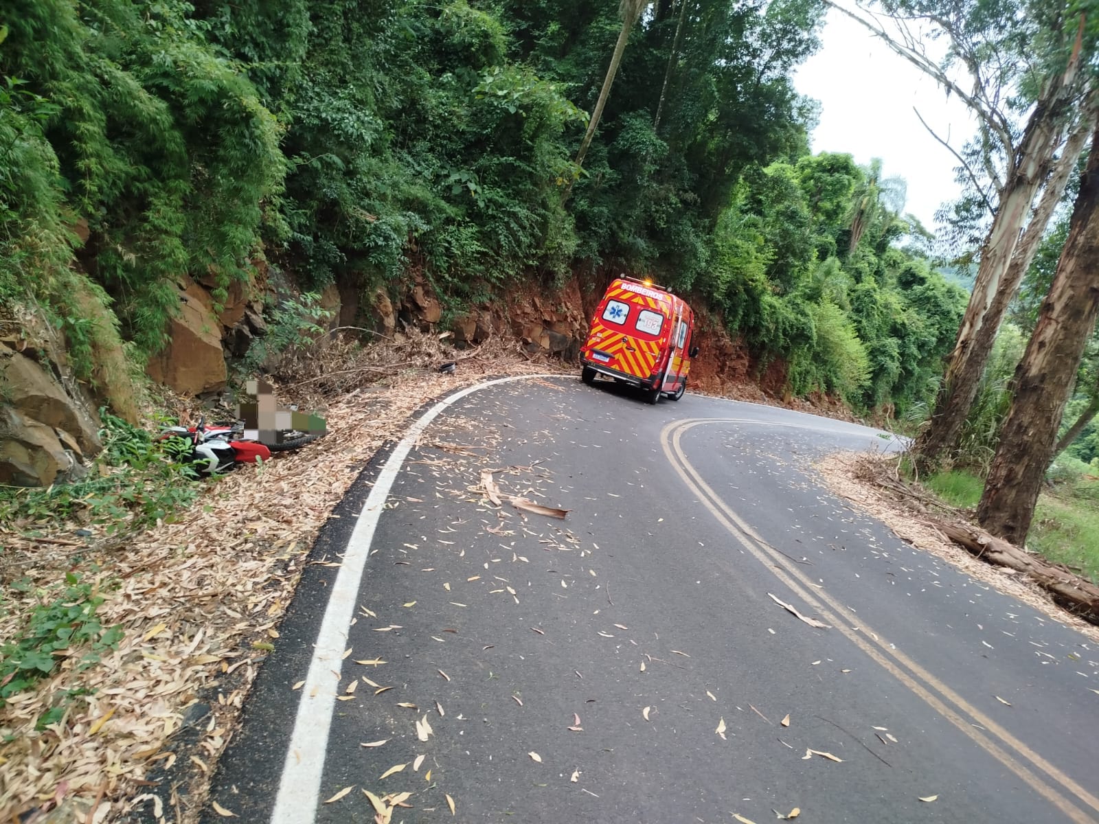 Motociclista morre em acidente na Linha Consoladora em Maravilha; corpo apresentava rigidez cadavérica