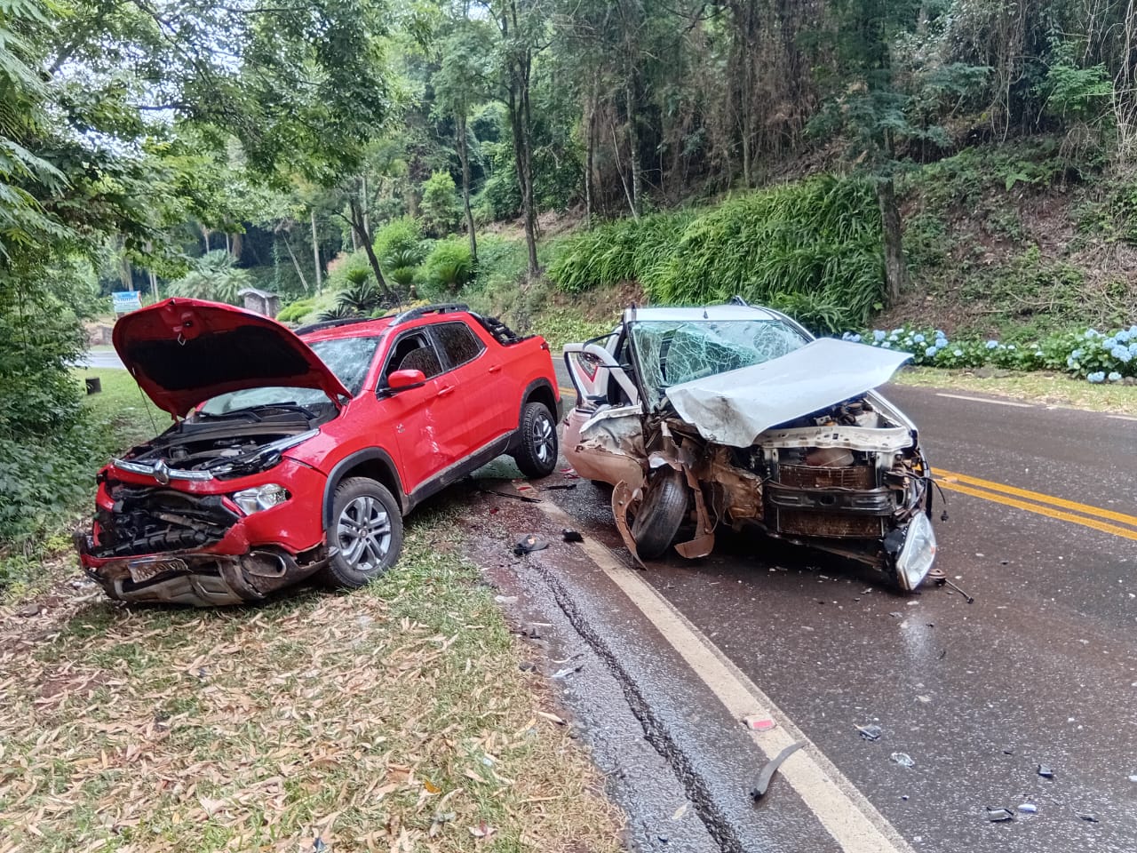 Dois homens ficam feridos em colisão entre carro e moto na SC-496 em São João do Oeste
