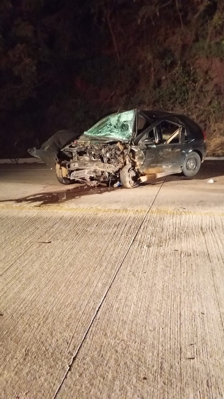 Colisão frontal entre dois Palios na BR-163 em Guaraciaba deixa um morto e um gravemente ferido