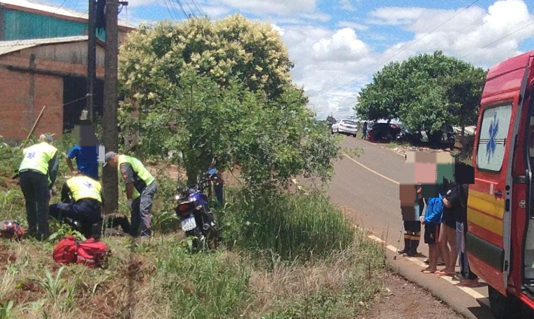 Motociclista sofre suspeita de fratura e luxação após saída de pista no Bairro Bortolon em Xanxerê
